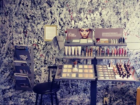 Illustration of Today's Cutting Edge, beauty salon in Oil City, PA
